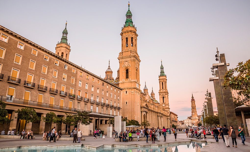Basílica del Pilar, Zaragoza: Exterior del templo. Foto: Shutterstock