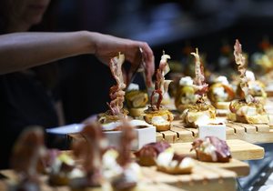 Pintxos de Saburdi / Erredehierro, cedida por el Ayto. de Vitoria. Pintxos de Saburdi / Erredehierro, cedida por el Ayto. de Vitoria.
