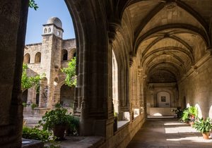Apertura. Alcántara: Claustro del Conventual de San Benito. Foto: Hugo Palotto Alcántara: Claustro del Conventual de San Benito. Foto: Hugo Palotto