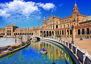 Sevilla (Plaza de España). Foto: shutterstock