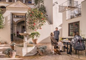 Patio de las Casas de la Judería. Foto: Facebook Patio de las Casas de la Judería. Foto: Facebook