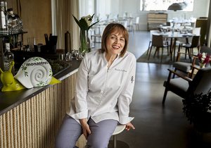 Restaurante Monastrell: María José San Román en la sala. Foto: Pepe Olivares.