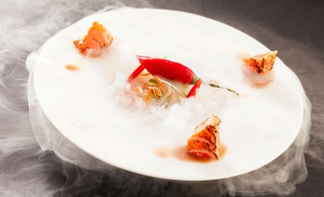 Salmón y chile cocinados con nitrógeno líquido Salmón y chile cocinados con nitrógeno líquido