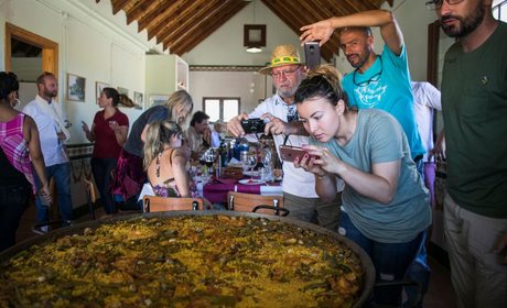 La protagonista indiscutible: la clásica paella, en la Finca Estell, L'Albufera, Valencia. Foto: Eva Máñez La protagonista indiscutible: la clásica paella, en la Finca Estell, L'Albufera, Valencia. Foto: Eva Máñez