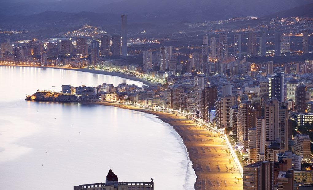 Rascacielos sobre la costa de Benidorm. Foto: Pepe Olivares Rascacielos sobre la costa de Benidorm. Foto: Pepe Olivares