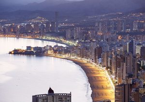 Rascacielos sobre la costa de Benidorm. Foto: Pepe Olivares Rascacielos sobre la costa de Benidorm. Foto: Pepe Olivares