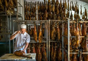 Embutidos Fermín, jamones de pata negra (Salamanca) | Guía Repsol Embutidos Fermín, jamones de pata negra (Salamanca) | Guía Repsol