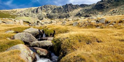 Nacimiento del río Cuerpo de Hombre, en la Sierra de Béjar Nacimiento del río Cuerpo de Hombre, en la Sierra de Béjar