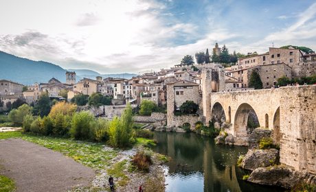 besalu_shutterstock_ok.jpg Junco y Diamante