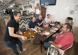 Restaurante Trinquet (Jávea) - clientes en sala - Foto: Rafa Molina