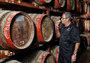 Ron Arehucas (Arucas, Gran Canaria). Manuel Viera, maestro de bodega (apertura). Foto: Roberto Ranero