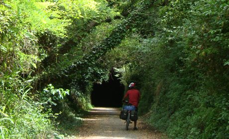 Vía Verde de los Ojos Negros. / Cedida por: Fundación de los Ferrocarriles Españoles. Vía Verde de los Ojos Negros. / Cedida por: Fundación de los Ferrocarriles Españoles.