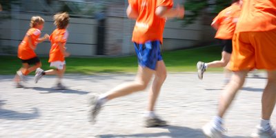 Deporte en familia. Carrera de 2km para menores de 14 años. Deporte en familia. Carrera de 2km para menores de 14 años.