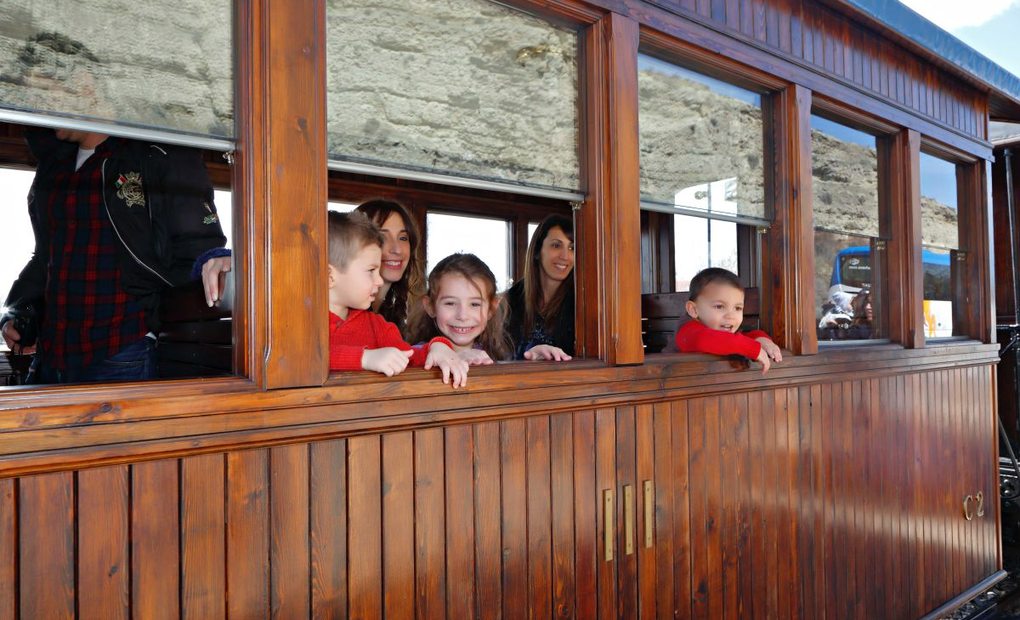 Apertura. Tren de Arganda. Fotos: Roberto Ranero Apertura. Tren de Arganda. Fotos: Roberto Ranero