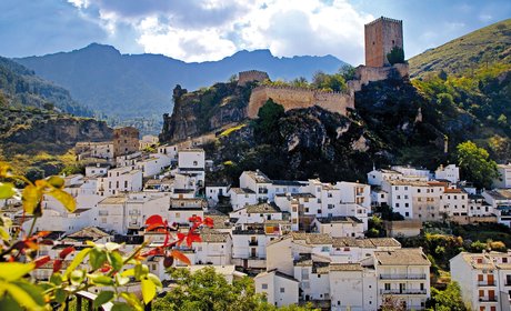 Vista del Castillo de la Yedra y del pueblo de Cazorla Vista del Castillo de la Yedra y del pueblo de Cazorla