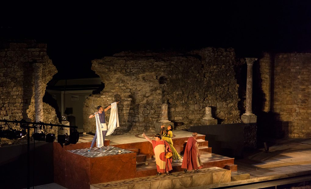 Apertura. Teatro Romano de Regina, Badajoz. Foto: Manuel Ruiz Toribio Teatro Romano de Regina, Badajoz. Foto: Manuel Ruiz Toribio