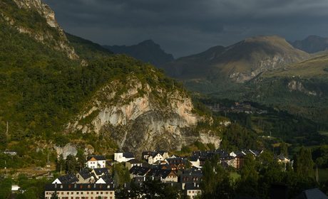 El Valle de Tena, del blanco al verde El Valle de Tena, del blanco al verde