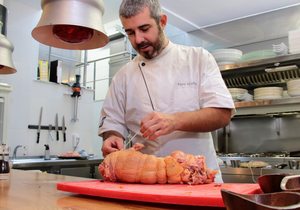 Receta de capón relleno de cuscussó de Menorca | Guía Repsol Receta de capón relleno de cuscussó de Menorca | Guía Repsol