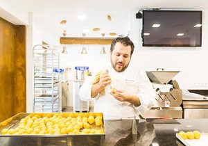 Buñuelos de viento, Moulin Chocolate, Madrid | Guía Repsol Buñuelos de viento, Moulin Chocolate, Madrid | Guía Repsol