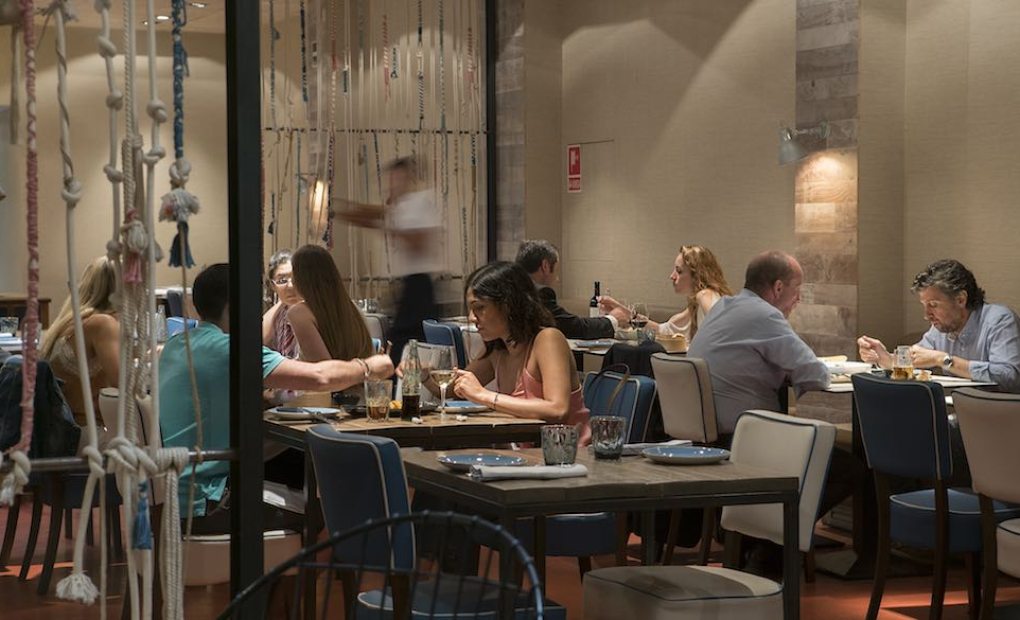 Apertura. Restaurante Totora, Barcelona: Ambiente en el interior del restaurante. Foto: Olivia Segarra Restaurante Totora, Barcelona: Ambiente en el interior del restaurante. Foto: Olivia Segarra