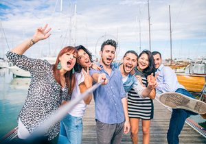 Selfie entre amigos. Foto: shutterstock Selfie entre amigos. Foto: shutterstock