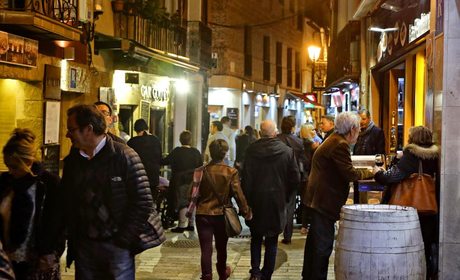 Apertura_Calle Laurel, Logroño, ambiente nocturno. Foto: Roberto Ranero Apertura_Calle Laurel, Logroño, ambiente nocturno. Foto: Roberto Ranero