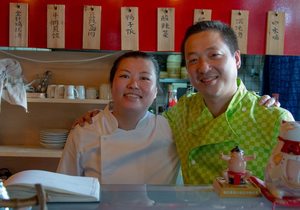 Jun Mei y Yunging Yin en el restaurante. Foto: Olivia Segarra Jun Mei y Yunging Yin en el restaurante. Foto: Olivia Segarra