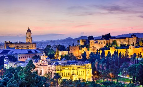 Málaga (panorámica nocturna). Foto: shutterstock