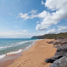 Playa de arena dorada del parque regional de Calblanque. Foto:Shutterstock Playa de arena dorada del parque regional de Calblanque. Foto:Shutterstock