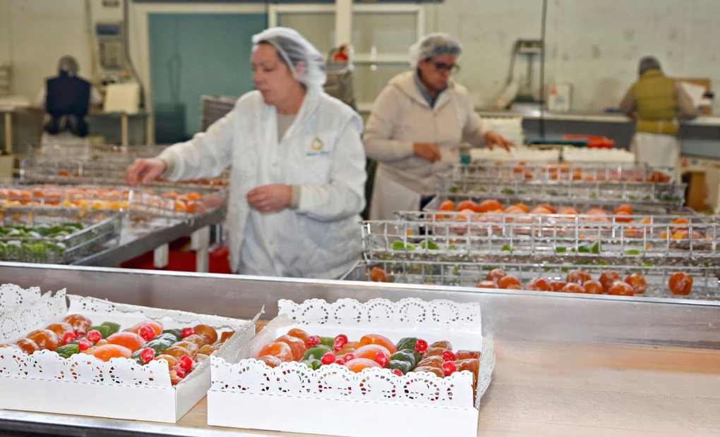 Frutas confitadas ‘Francisco Moreno’ (Calahorra). Empaquetado de las frutas confitadas (7). Foto: Roberto Ranero