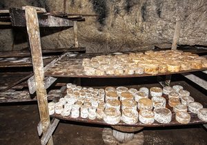 Queso Picón Bejes-Tresviso: Cueva La Sotorraña -quesos-. Foto: José García