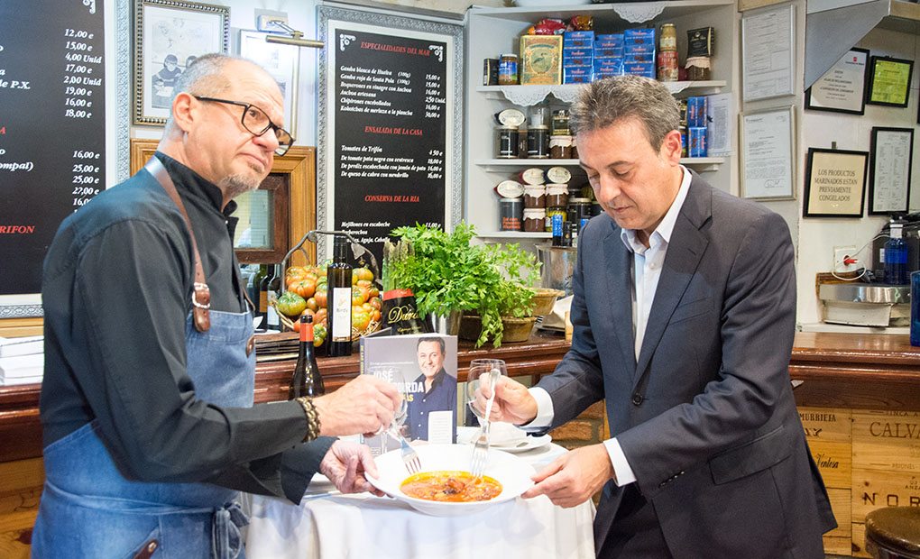 José Ribagorda junto a Trifón Jorge ('El fogón de Trifón'). Apertura. Foto cedida