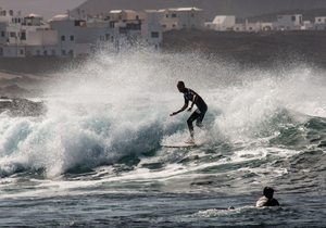Surf en Lanzarote: lugares más importantes (Islas Canarias) | Guía Repsol Surf en Lanzarote: lugares más importantes (Islas Canarias) | Guía Repsol