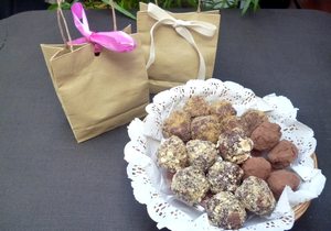Trufas de tres tipos con sacos de papel. Foto: Rosa Tovar